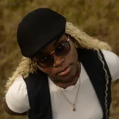 Escucha a Mēl, mira videos musicales, lee su biografía, consulta las fechas de las gira y más.