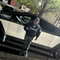 Hoodyyを聴いたり、ミュージックビデオを鑑賞したり、経歴やツアー日程などを確認したりしましょう！