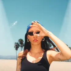 Dashita을(를) 듣고, 뮤직 비디오를 보고, 약력을 읽고, 투어 일정 등을 확인하세요!