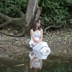 Ακούστε περιεχόμενο από SophieEliza, παρακολουθήστε μουσικά βίντεο, διαβάστε το βιογραφικό, δείτε ημερομηνίες περιοδείας, και πολλά ακόμη!