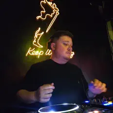 聆聽 Abel Di Catarina、觀看音樂影片、閱讀小傳、查看巡演日期等！