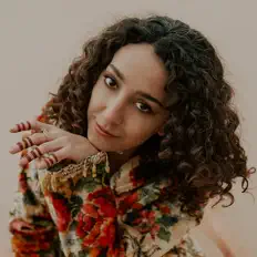 Dengarkan Selin Sümbültepe, tonton video musik, baca bio, lihat tanggal tur & lainnya!