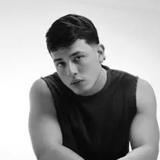 收听 Alejandro Saavedra、观看音乐视频、阅读小传、查看巡演日期等 ！