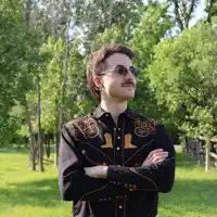 undefined dinle, müzik videolarını izle, biyografisini oku, tur tarihlerini ve daha fazlasını gör!