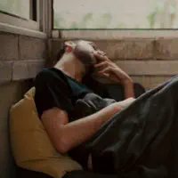 聆聽 undefined、觀看音樂影片、閱讀小傳、查看巡演日期等！