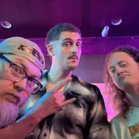 Luister naar undefined, bekijk muziekvideo's, lees de bio, bekijk de tourdata, en meer!