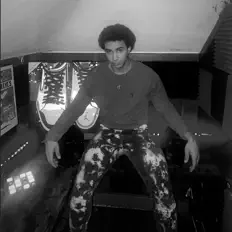 JAY MNYを聴いたり、ミュージックビデオを鑑賞したり、経歴やツアー日程などを確認したりしましょう！