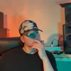 Escucha a Leon Ravage, mira videos musicales, lee su biografía, consulta las fechas de las gira y más.