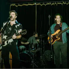 Hör dir Valors an, schau dir Musikvideos an, lies die Biografie, finde Tourdaten und mehr!