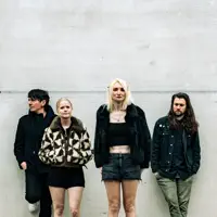 Escucha a undefined, mira videos musicales, lee su biografía, consulta las fechas de las gira y más.