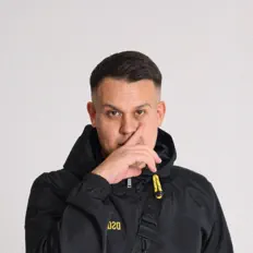 Luister naar NEVU, bekijk muziekvideo's, lees de bio, bekijk de tourdata, en meer!