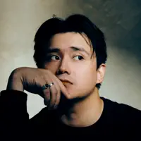 Ascolta undefined, guarda video musicali, leggi la biografia, vedi le date del tour & altro!