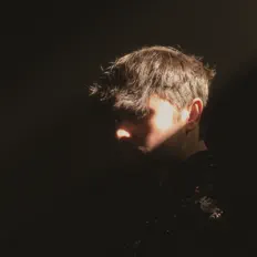 Escucha a PVLN, mira videos musicales, lee su biografía, consulta las fechas de las gira y más.
