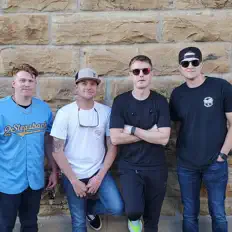 Escucha a 2 Steps Back, mira videos musicales, lee su biografía, consulta las fechas de las gira y más.