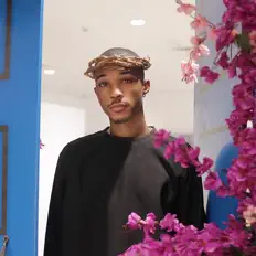 Dengarkan Zeek, tonton video musik, baca bio, lihat tanggal tur & lainnya!