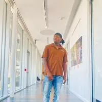 Luister naar undefined, bekijk muziekvideo's, lees de bio, bekijk de tourdata, en meer!