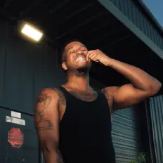 SUPERSTARSWISHを聴いたり、ミュージックビデオを鑑賞したり、経歴やツアー日程などを確認したりしましょう！