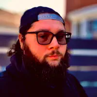 聆聽 undefined、觀看音樂影片、閱讀小傳、查看巡演日期等！