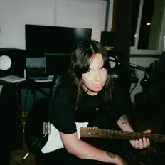 Poslechněte si interpreta Emma Castellino, sledujte hudební videa, přečtěte si životopis, podívejte se na data turné a další informace.