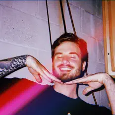 Luister naar Lipgloss, bekijk muziekvideo's, lees de bio, bekijk de tourdata, en meer!