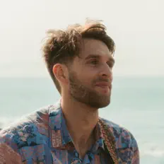 收听 Taylor Latham、观看音乐视频、阅读小传、查看巡演日期等 ！