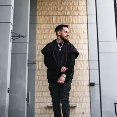 Dengarkan Louis Supreme, tonton video musik, baca bio, lihat tanggal tur & lainnya!