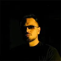 Poslechněte si interpreta undefined, sledujte hudební videa, přečtěte si životopis, podívejte se na data turné a další informace.