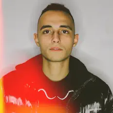 Escucha a KR!SS, mira videos musicales, lee su biografía, consulta las fechas de las gira y más.