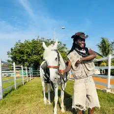 Drippy Bankz dinle, müzik videolarını izle, biyografisini oku, tur tarihlerini ve daha fazlasını gör!