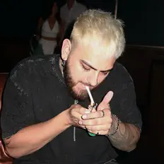 Poslechněte si interpreta Don Antonii, sledujte hudební videa, přečtěte si životopis, podívejte se na data turné a další informace.