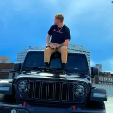 Luister naar Webby, bekijk muziekvideo's, lees de bio, bekijk de tourdata, en meer!