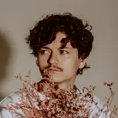 聆聽 ALEXEY TAVLEEV、觀看音樂影片、閱讀小傳、查看巡演日期等！
