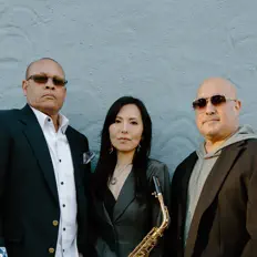 Listen to The Smooth Jazz Alley, watch music videos, read bio, see tour dates & more!