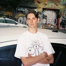 Amraks dinle, müzik videolarını izle, biyografisini oku, tur tarihlerini ve daha fazlasını gör!