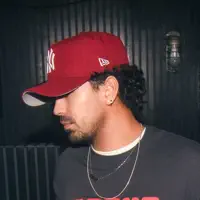 收听 undefined、观看音乐视频、阅读小传、查看巡演日期等 ！