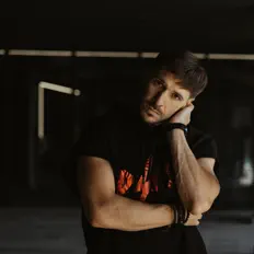 Ascolta Dru Roma, guarda video musicali, leggi la biografia, vedi le date del tour & altro!