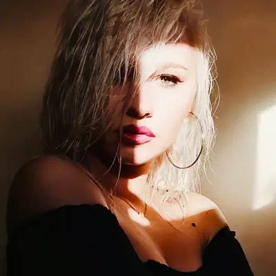 Listen to Roxana, watch music videos, read bio, see tour dates & more!