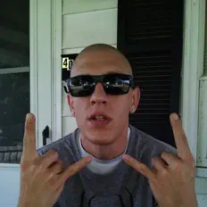 收听 Awkward Intelligence、观看音乐视频、阅读小传、查看巡演日期等 ！