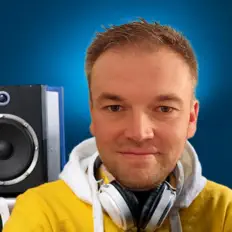 DJ DerSchwedeを聴いたり、ミュージックビデオを鑑賞したり、経歴やツアー日程などを確認したりしましょう！