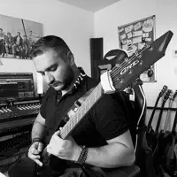 Escucha a undefined, mira videos musicales, lee su biografía, consulta las fechas de las gira y más.
