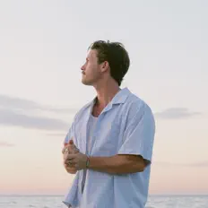 收听 David McCredie、观看音乐视频、阅读小传、查看巡演日期等 ！