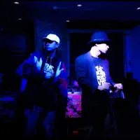 Escucha a undefined, mira videos musicales, lee su biografía, consulta las fechas de las gira y más.