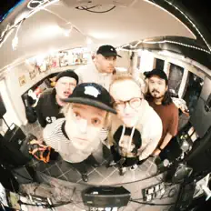 收听 Joyless、观看音乐视频、阅读小传、查看巡演日期等 ！