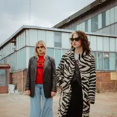 Hör dir Picture Parlour an, schau dir Musikvideos an, lies die Biografie, finde Tourdaten und mehr!