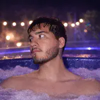 Hör dir undefined an, schau dir Musikvideos an, lies die Biografie, finde Tourdaten und mehr!
