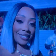 Poslechněte si interpreta Nova Skyi, sledujte hudební videa, přečtěte si životopis, podívejte se na data turné a další informace.