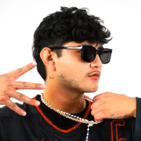 聆聽 undefined、觀看音樂影片、閱讀小傳、查看巡演日期等！