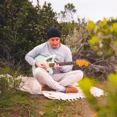 收听 Bradley Johnson、观看音乐视频、阅读小传、查看巡演日期等 ！