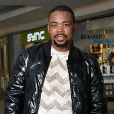 Hör dir Bobomfanawepiki an, schau dir Musikvideos an, lies die Biografie, finde Tourdaten und mehr!