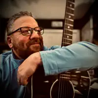 Hör dir undefined an, schau dir Musikvideos an, lies die Biografie, finde Tourdaten und mehr!